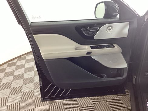 Used 2025 Lincoln Aviator Reserve w/ Equipment Group 201A image 17