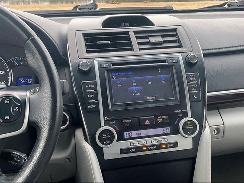 Used 2014 Toyota Camry XLE w/ Leather Package image 6