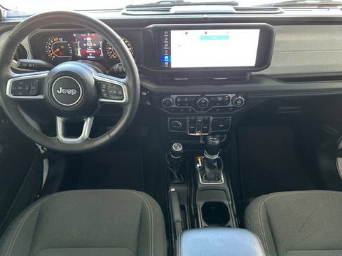 Used 2024 Jeep Wrangler Unlimited Sahara AWD/4WD image 15