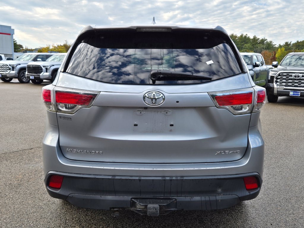 Used 2016 Toyota Highlander XLE AWD/4WD image 4
