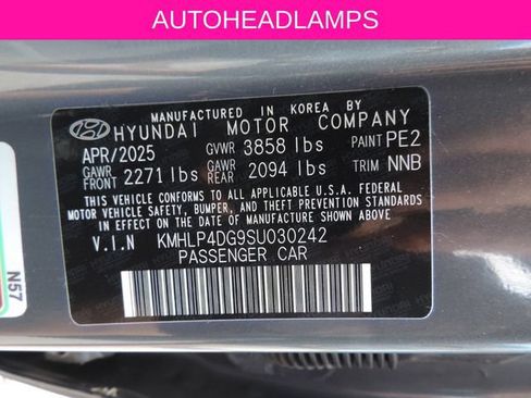 Used 2025 Hyundai Elantra Limited FWD image 13