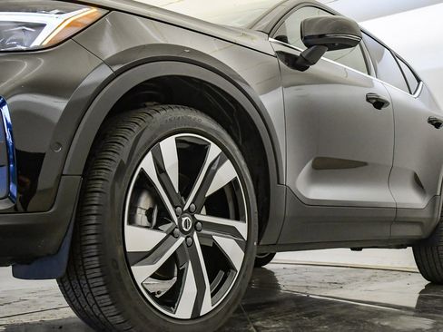 Certified 2025 Volvo XC40 B5 Ultra w/ Climate Package image 10