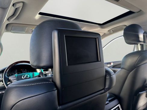 Used 2015 Lexus LX 570 4WD w/ Luxury Package image 30
