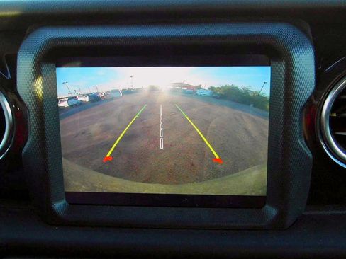 Used 2020 Jeep Wrangler Unlimited Sahara image 16