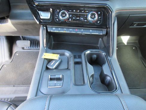 Used 2024 GMC Sierra 2500 AT4 w/ AT4 Premium Plus Package image 21