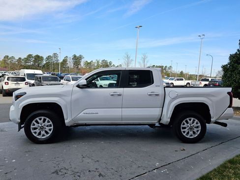 Used 2024 Toyota Tacoma SR5 image 4
