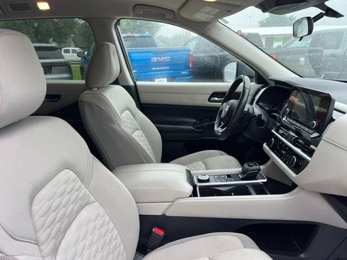 Used 2022 Nissan Pathfinder SV w/ Cargo Package AWD/4WD image 10