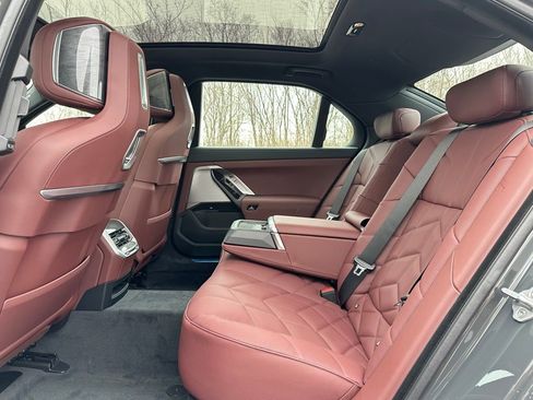 Used 2025 BMW 760i xDrive image 20