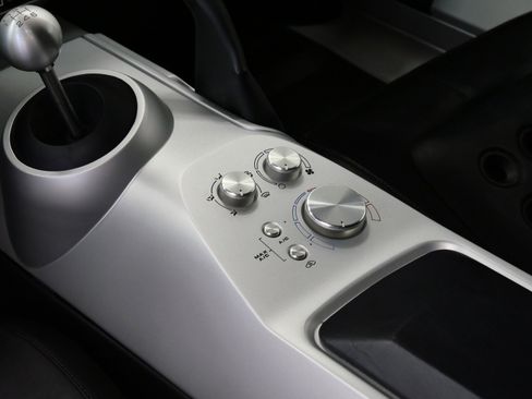 Used 2005 Ford GT image 26