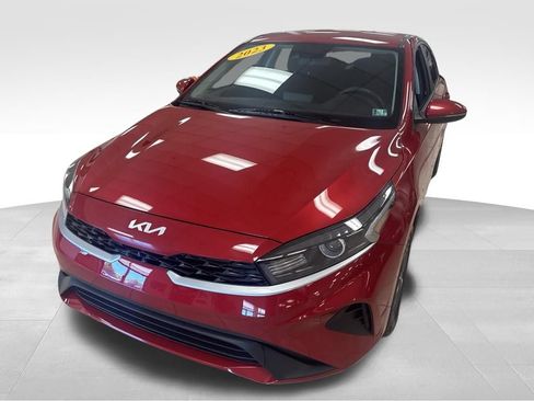 Used 2023 Kia Forte LXS w/ LXS Technology Package FWD image 2