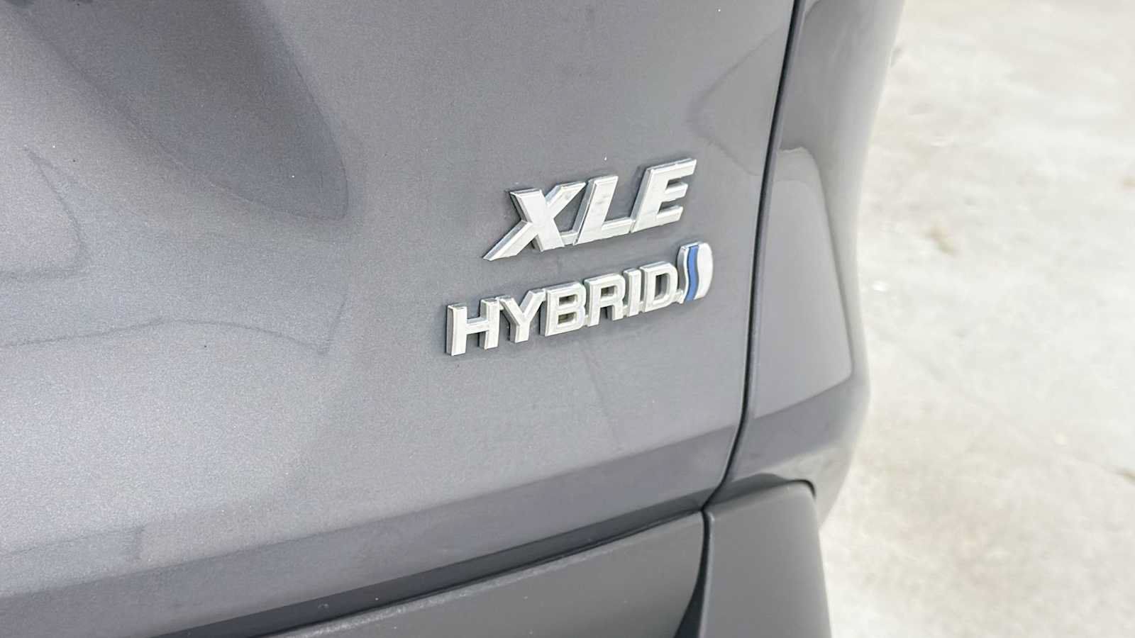Used 2020 Toyota RAV4 XLE AWD/4WD image 28