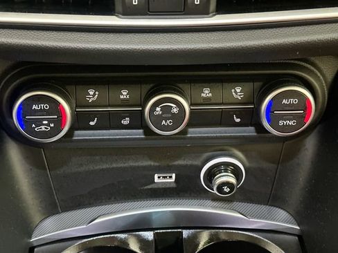 Used 2023 Alfa Romeo Stelvio Veloce AWD/4WD image 15
