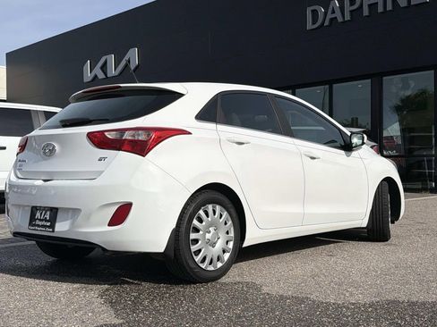 Used 2016 Hyundai Elantra GT FWD image 3