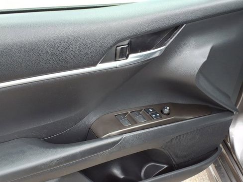 Used 2021 Toyota Camry SE FWD image 11