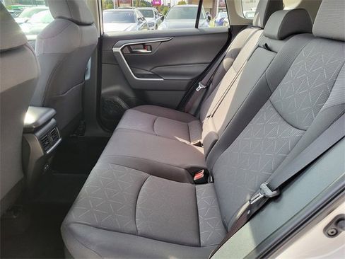 Used 2025 Toyota RAV4 XLE image 5