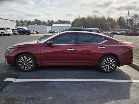 Certified 2024 Nissan Altima 2.5 SV w/ SV Premium Package image 2