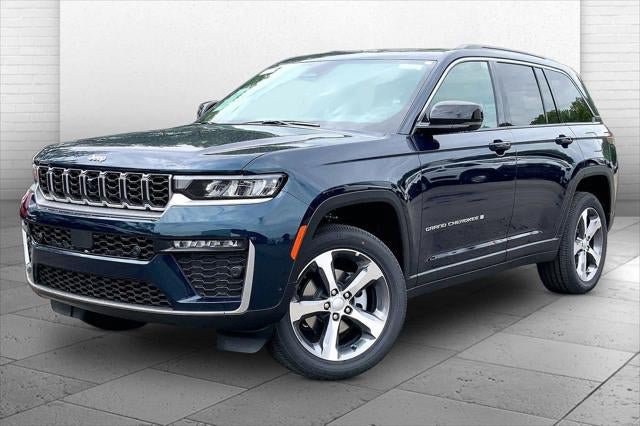 New 2026 Jeep Grand Cherokee Limited w/ Luxury Tech Group II AWD/4WD image 16