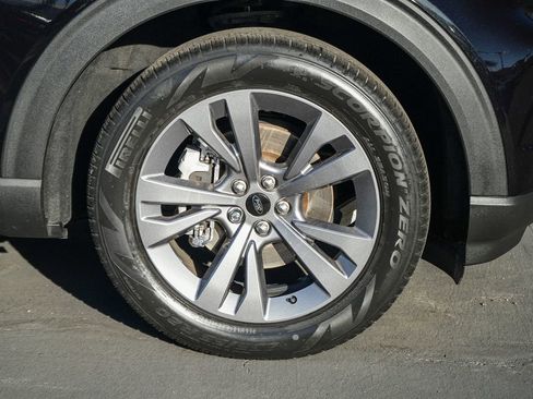 Used 2022 Ford Explorer XLT w/ Equipment Group 202A RWD image 10
