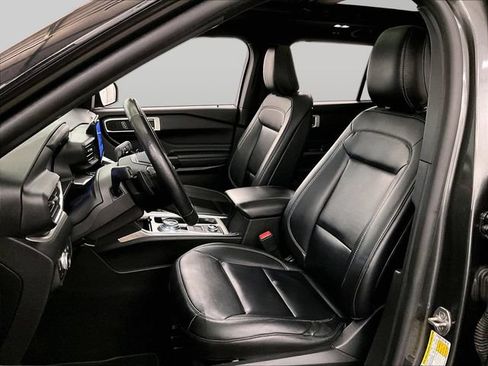 Used 2020 Ford Explorer XLT w/ Equipment Group 202A AWD/4WD image 24