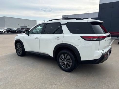 Used 2025 Nissan Pathfinder SV AWD/4WD image 4