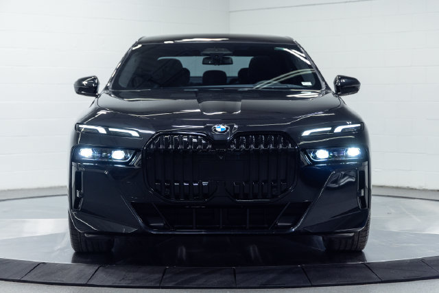 Certified 2023 BMW 760i xDrive w/ Luxury Rear Seating Package AWD/4WD image 5