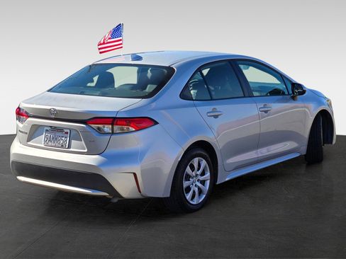 Used 2022 Toyota Corolla LE image 5