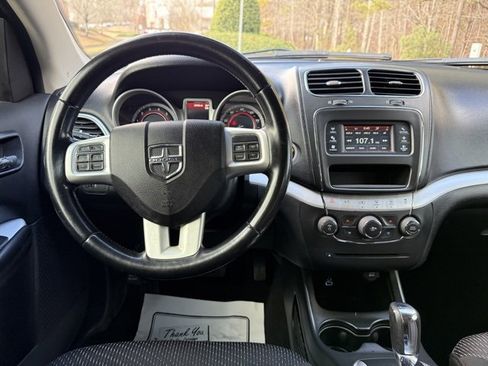 Used 2019 Dodge Journey SE w/ Connectivity Group image 15