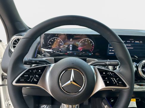 New 2026 Mercedes-Benz GLB 250 image 23