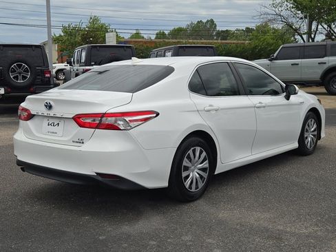 Used 2020 Toyota Camry LE w/ Sunroof Package FWD image 10