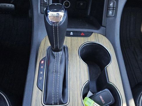 Used 2019 GMC Acadia Denali image 13