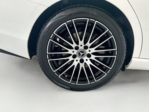 Used 2023 Mercedes-Benz C 300 Sedan image 31