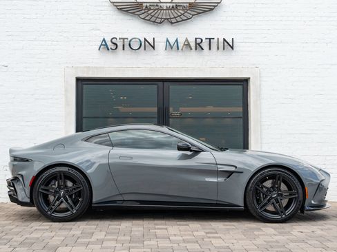 Used 2025 Aston Martin V8 Vantage Coupe RWD image 14