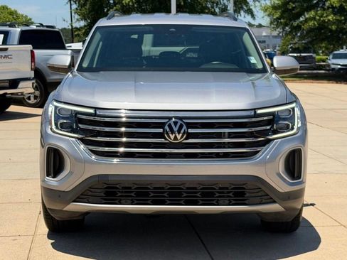 Used 2025 Volkswagen Atlas SE FWD image 2