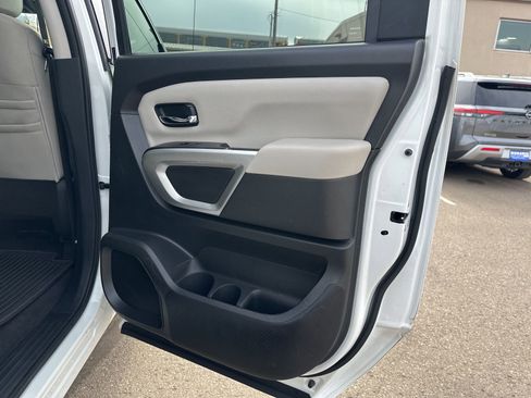 Used 2021 Nissan Titan SV w/ SV Convenience Package image 30