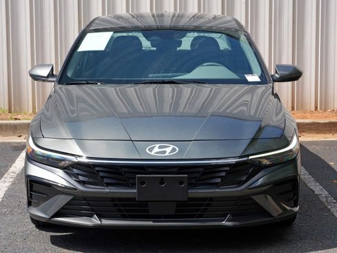Used 2025 Hyundai Elantra SEL FWD image 46