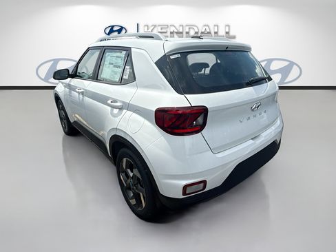 New 2026 Hyundai Venue SEL FWD image 4