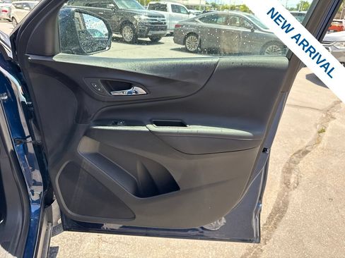 Used 2022 Chevrolet Equinox RS w/ LPO, Floor Liner Package FWD image 10