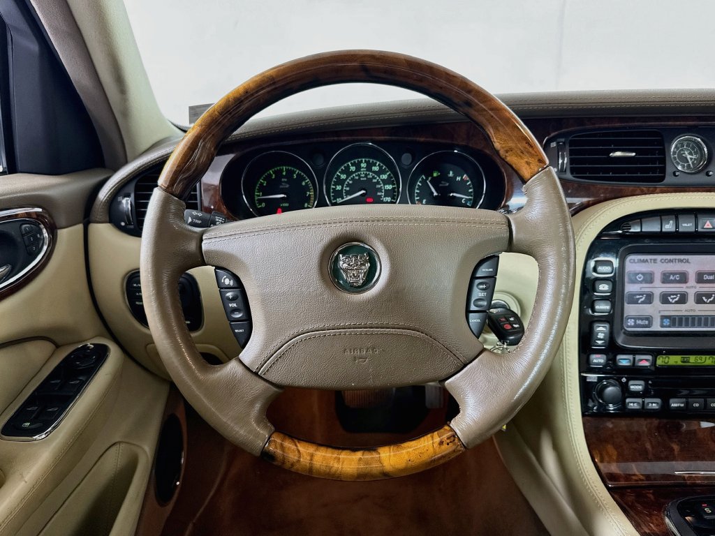 Used 2005 Jaguar XJ8 RWD image 11