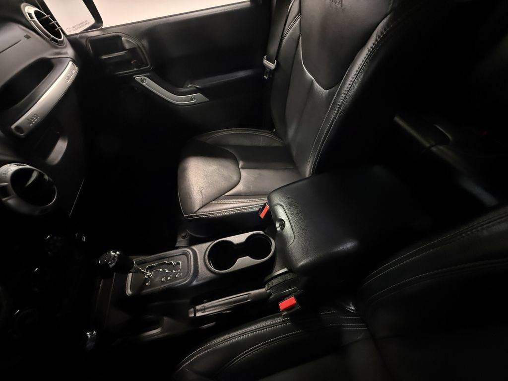 Used 2018 Jeep Wrangler Unlimited Sahara AWD/4WD image 83