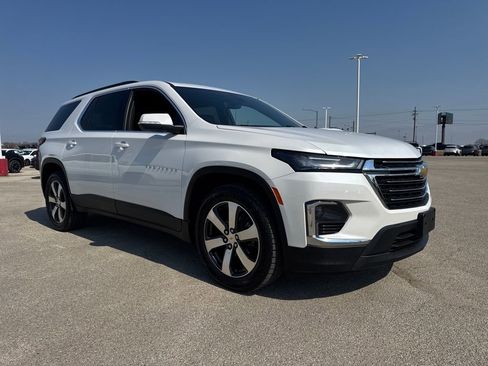 Used 2023 Chevrolet Traverse LT w/ LT Premium Package image 9
