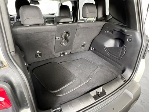 Used 2022 Jeep Renegade Latitude w/ Convenience Group image 24