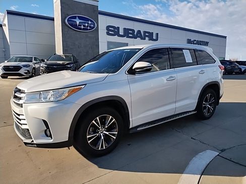 Used 2018 Toyota Highlander Plus image 2