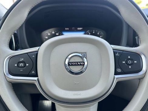 Used 2020 Volvo XC60 T5 Momentum w/ Protection Package Premier image 24