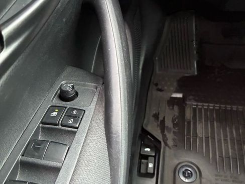 Used 2023 Toyota Corolla LE image 23