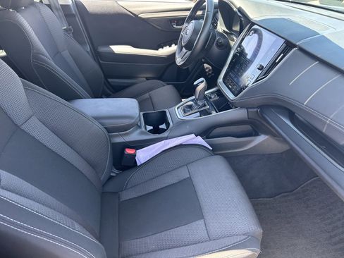 Used 2025 Subaru Outback Premium AWD/4WD image 12