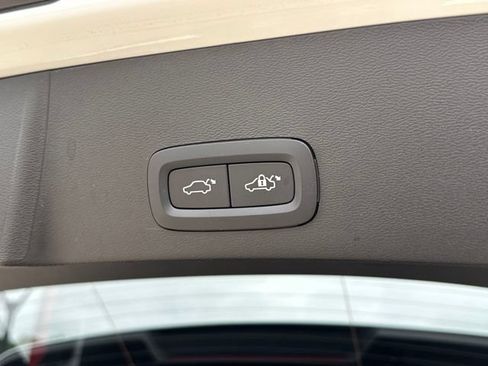 Certified 2025 Volvo XC40 B5 Plus AWD/4WD image 36