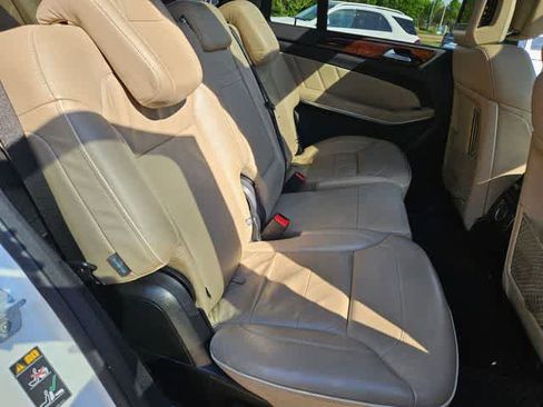 Used 2014 Mercedes-Benz GL 550 4MATIC image 21