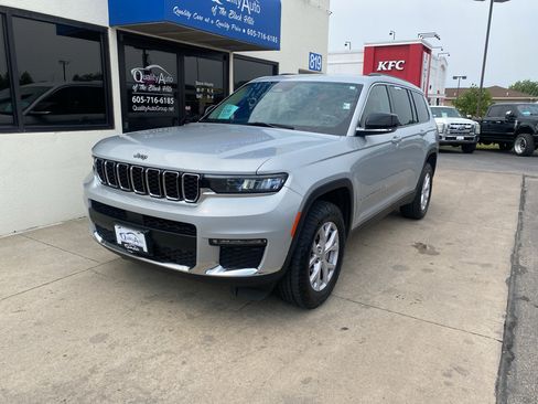 Used 2021 Jeep Grand Cherokee L Limited AWD/4WD image 2
