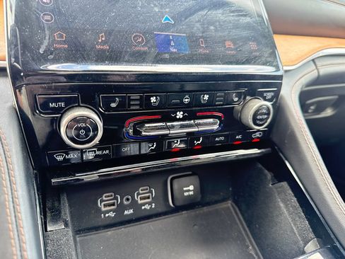 Used 2021 Jeep Grand Cherokee L Summit AWD/4WD image 23