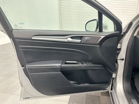 Used 2017 Ford Fusion Titanium AWD/4WD image 21